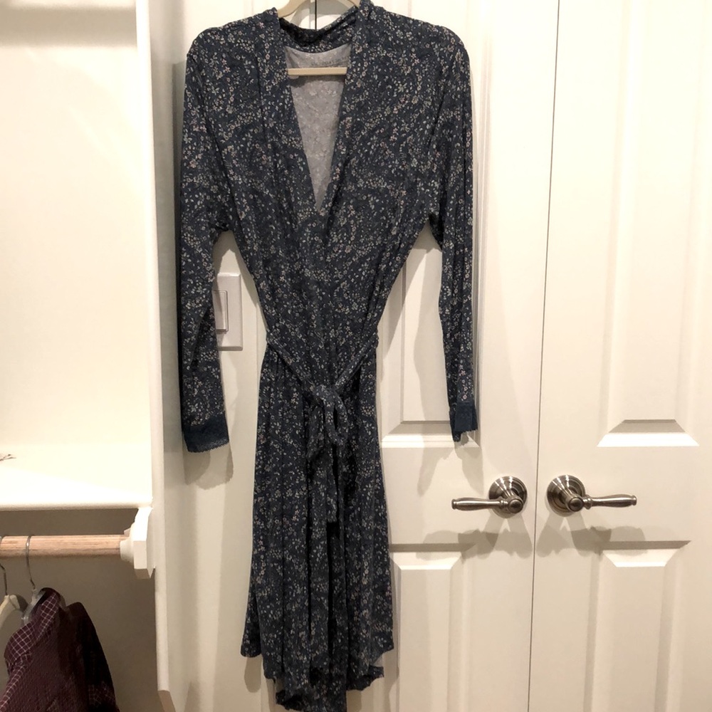 Victoria’s Secret robe. Womens size m/l. Super soft!